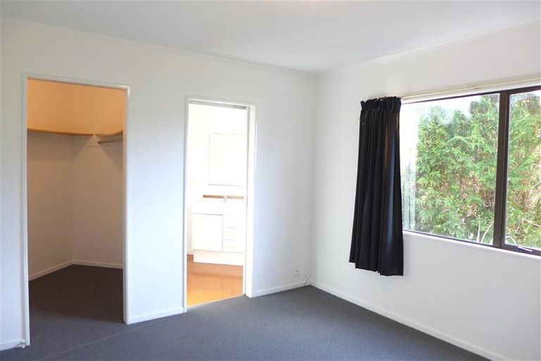 Photo of property in 25 Miriam Corban Heights, Henderson, Auckland, 0612