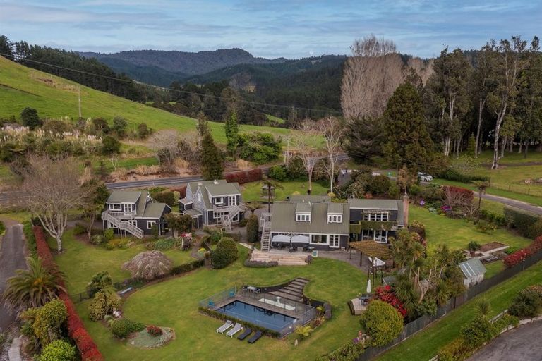 Photo of property in 2 Brenton Place, Whangamata, 3691