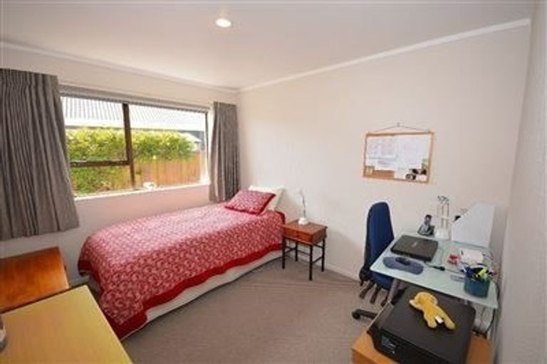 Photo of property in 16 Hastings Street, Waikanae Beach, Waikanae, 5036