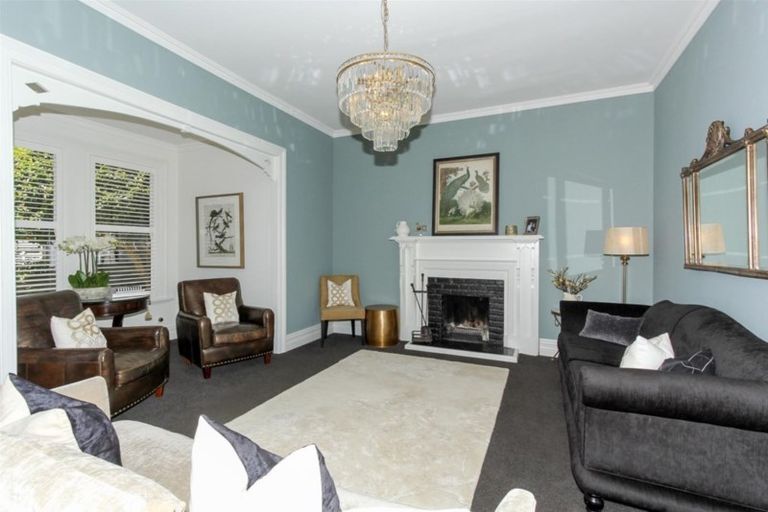 Photo of property in 28 Waiwaka Terrace, Strandon, New Plymouth, 4312