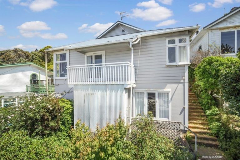 Photo of property in 10 Queens Drive, Kilbirnie, Wellington, 6022