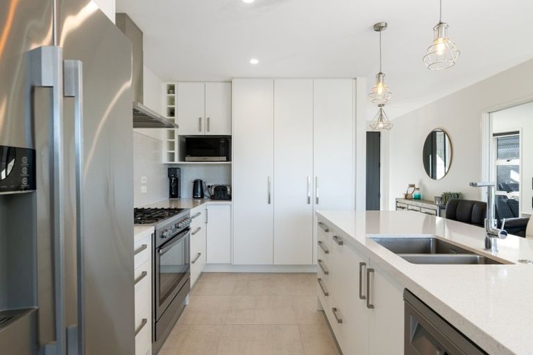 Photo of property in 77 Te Kio Crescent, Papamoa Beach, Papamoa, 3118