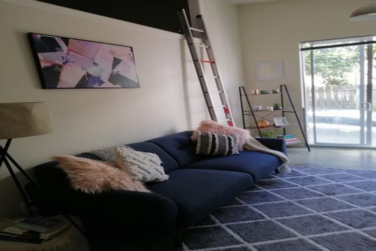 Photo of property in 1/25 Home Street, Mount Victoria, Wellington, 6011