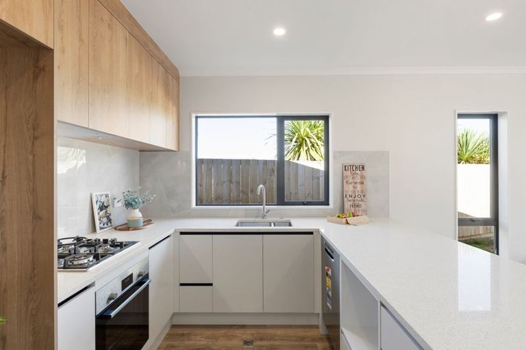 Photo of property in 2/1 Mitcham Avenue, Forest Lake, Hamilton, 3200