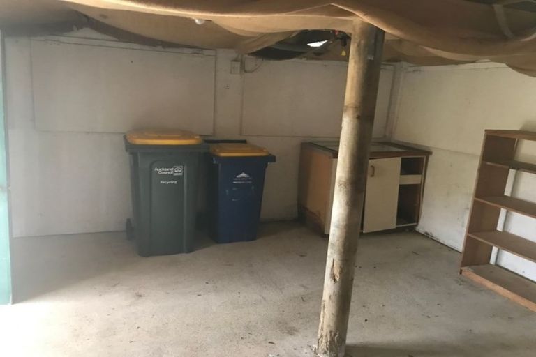 Photo of property in 1/13 Exeter Place, Unsworth Heights, Auckland, 0632