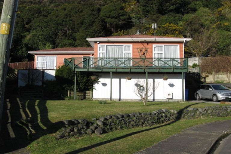 Photo of property in 75 Petrie Street, Wainuiomata, Lower Hutt, 5014