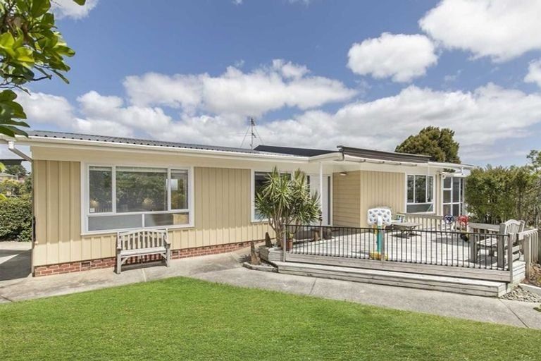 Photo of property in 57 Bradbury Road, Botany Downs, Auckland, 2010