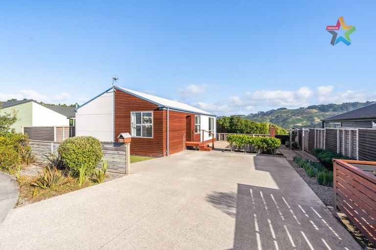 Photo of property in 20 Otonga Heights, Maungaraki, Lower Hutt, 5010