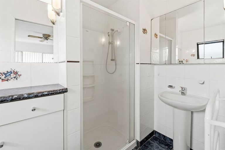 Photo of property in 1/10 Channel View Road, Campbells Bay, Auckland, 0630