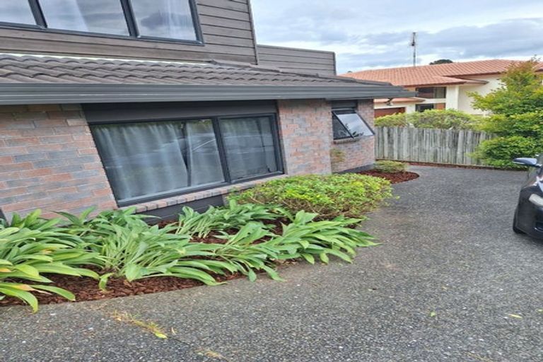 Photo of property in 3 Greenleaf Way, Northcross, Auckland, 0630