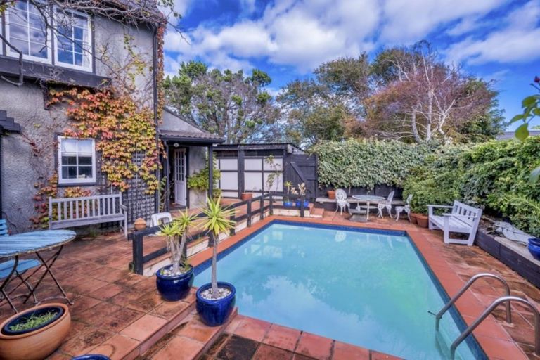 Photo of property in 1 Kohutuhutu Road, Raumati Beach, Paraparaumu, 5032