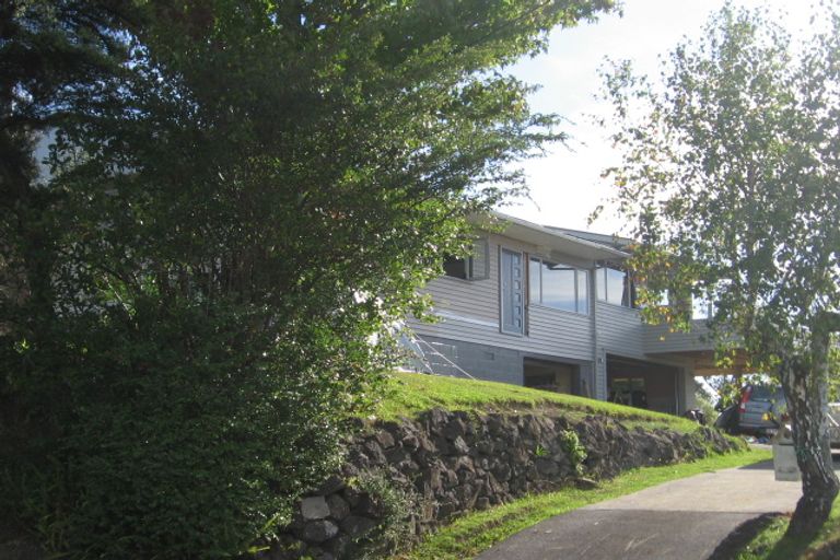 Photo of property in 10 Fairmount Road, Titirangi, Auckland, 0604