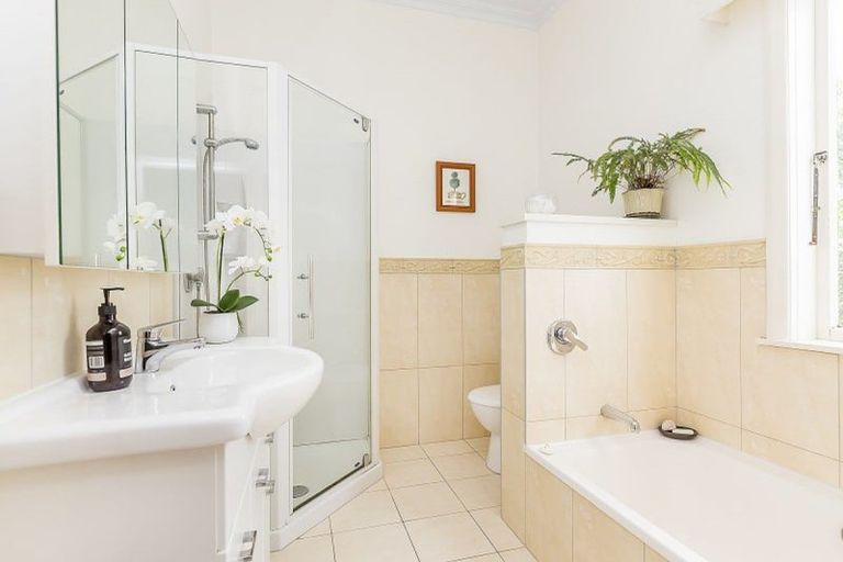 Photo of property in 8 Park Street, Thorndon, Wellington, 6011