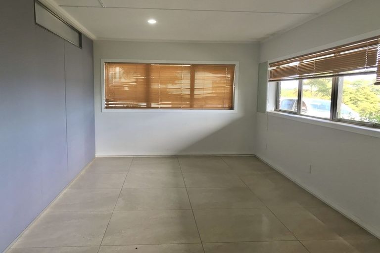 Photo of property in 86 Hadfield Street, Beach Haven, Auckland, 0626