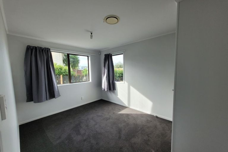 Photo of property in 2 Massine Place, Randwick Park, Auckland, 2105