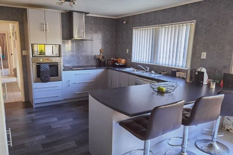 Photo of property in 16 Mirrabooka Avenue, Botany Downs, Auckland, 2010