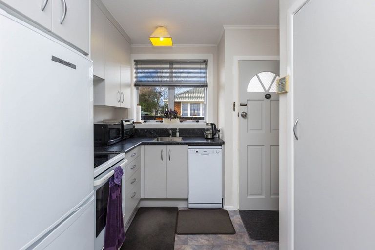 Photo of property in 2/15 Clouston Park Road, Ebdentown, Upper Hutt, 5018