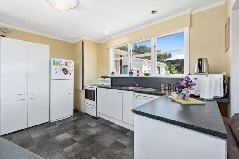 Photo of property in 12 Wyndham Road, Pinehaven, Upper Hutt, 5019