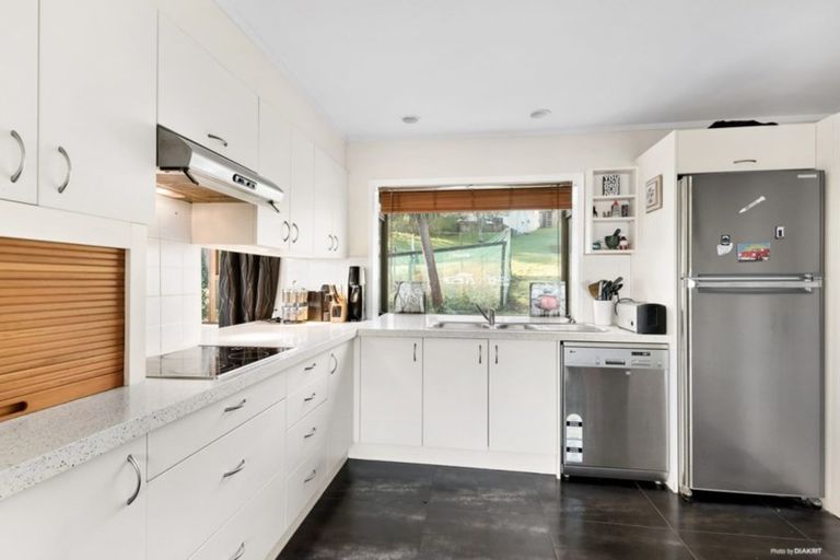 Photo of property in 119 Browns Bay Road, Browns Bay, Auckland, 0630