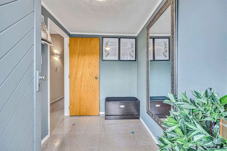 Photo of property in 38 Eugenia Rise, Totara Heights, Auckland, 2105