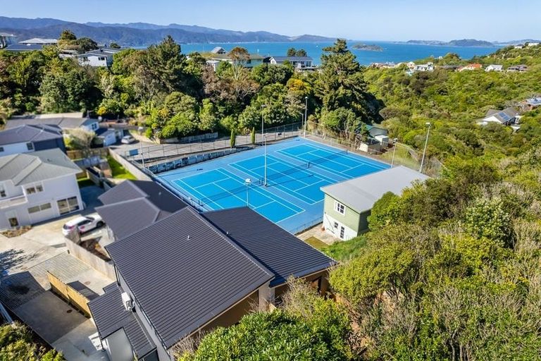 Photo of property in 11e Barberry Grove, Maungaraki, Lower Hutt, 5010