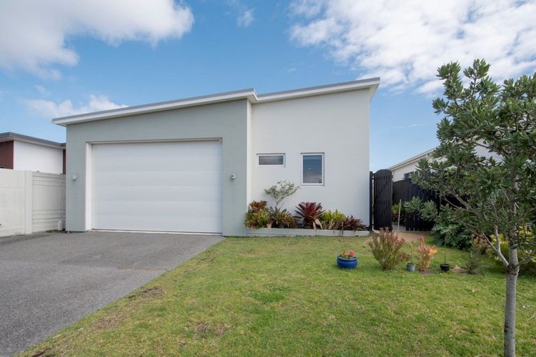 Photo of property in 77 Coast Boulevard, Papamoa Beach, Papamoa, 3118
