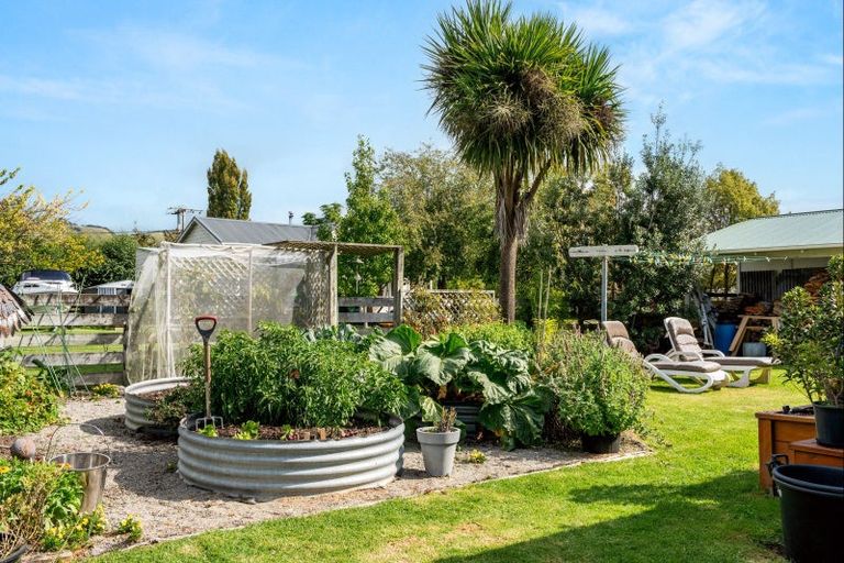 Photo of property in 6 Kanakanaia Road, Te Karaka, 4022