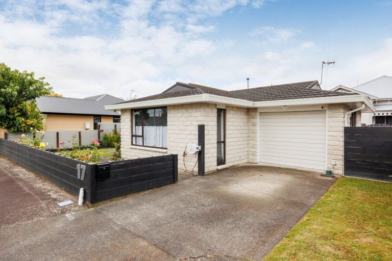 Photo of property in 17 Thomson Street, West End, Palmerston North, 4412
