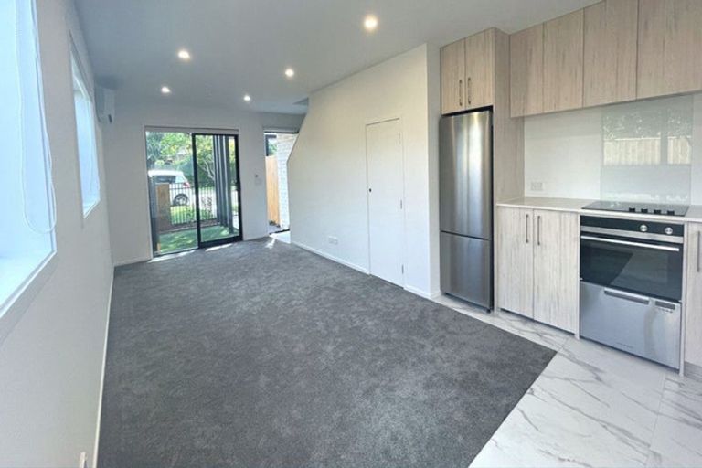 Photo of property in 4/137 Tirimoana Road, Te Atatu South, Auckland, 0602