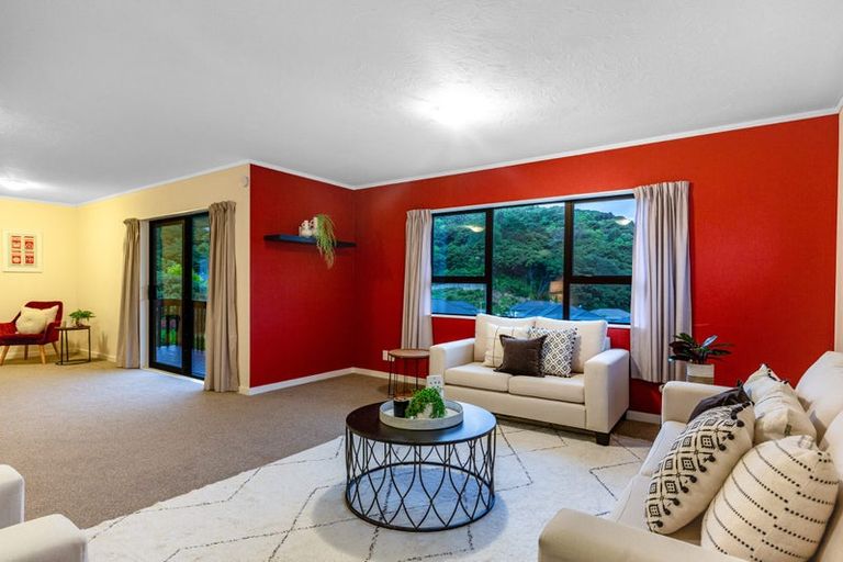 Photo of property in 17 Shackle Lane, Whitby, Porirua, 5024