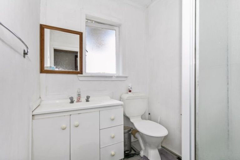 Photo of property in 5a Utting Street, Birkdale, Auckland, 0626