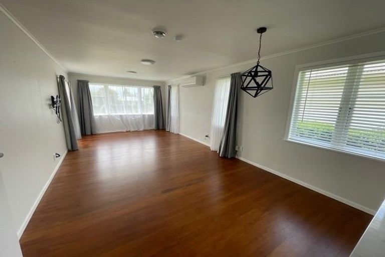 Photo of property in 60 St Leonards Road, Kelston, Auckland, 0602