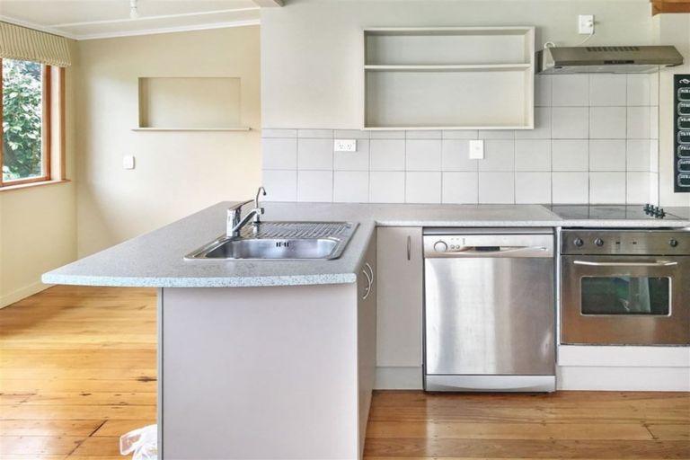 Photo of property in 19 Tarata Street, Saint Johns Hill, Whanganui, 4501