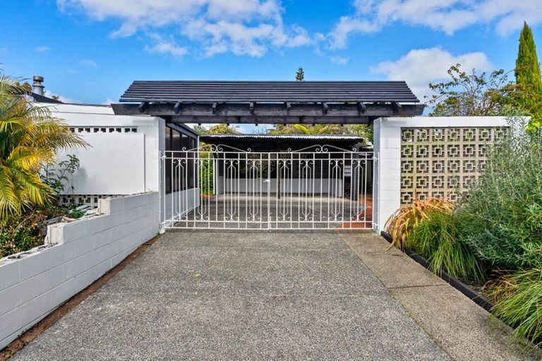 Photo of property in 2/10 Rodney Road, Northcote Point, Auckland, 0627
