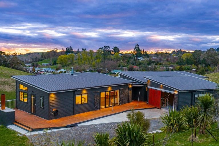 Photo of property in 39 Great North Road, Waipawa, 4210