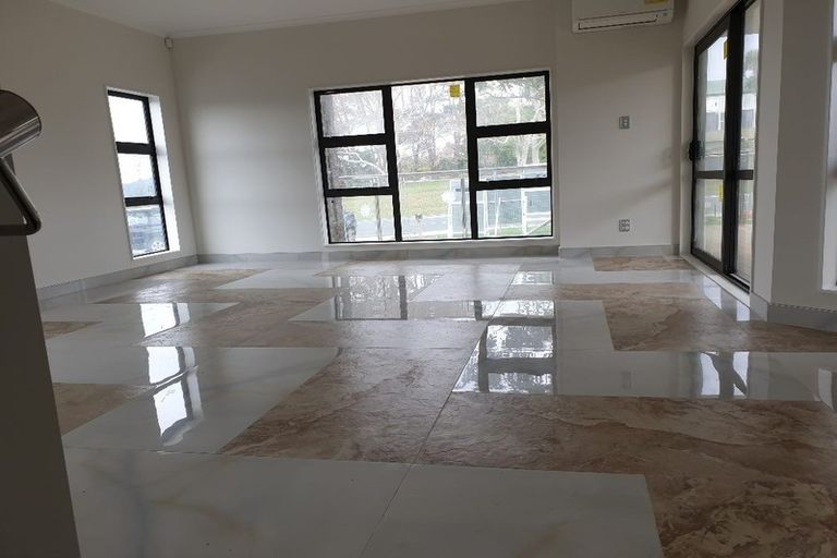 Photo of property in 4225a Great North Road, Glendene, Auckland, 0602