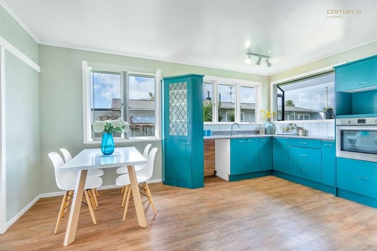 Photo of property in 4 Braeburn Place, Takanini, 2112