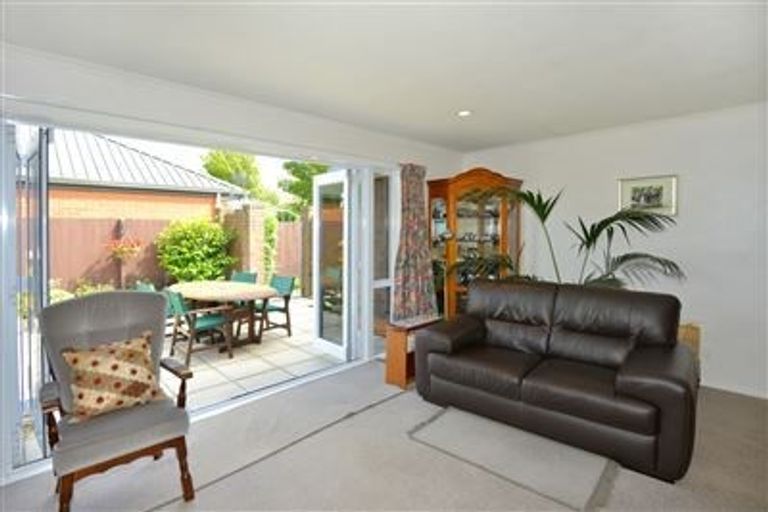 Photo of property in 2 Thoresby Mews, Avonhead, Christchurch, 8042