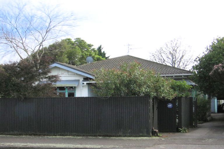Photo of property in 165 Featherston Street, Palmerston North, 4410