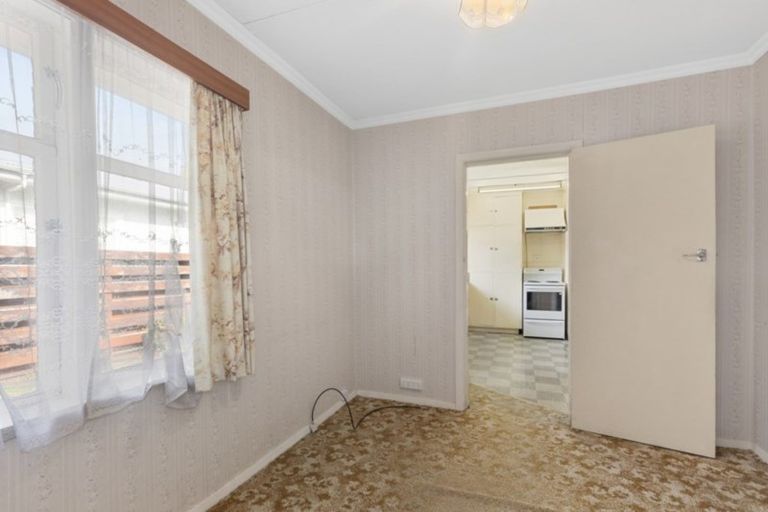 Photo of property in 28 Glen Road, Stokes Valley, Lower Hutt, 5019