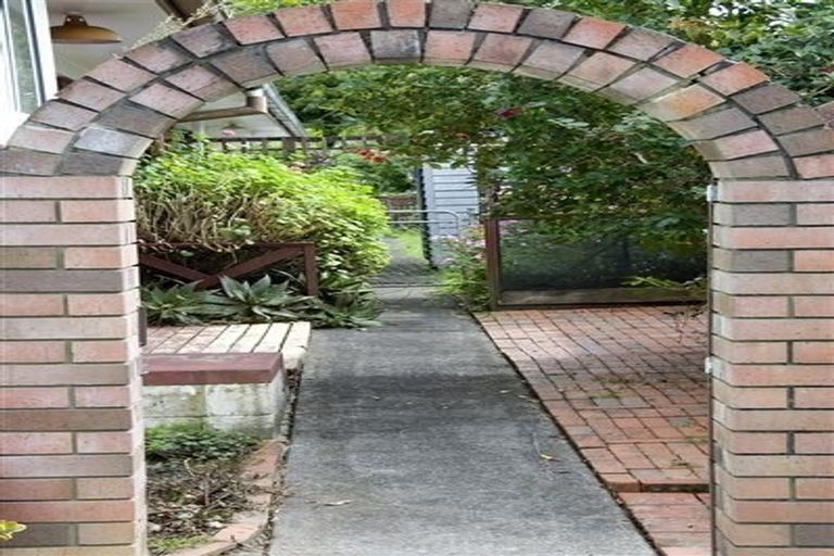 Photo of property in 2/1 Ribblesdale Road, Henderson, Auckland, 0612