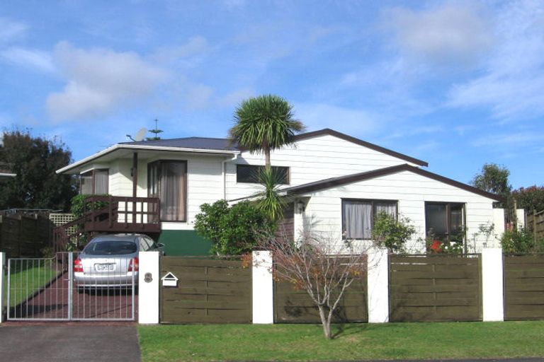 Photo of property in 8 Ohira Place, Henderson, Auckland, 0612