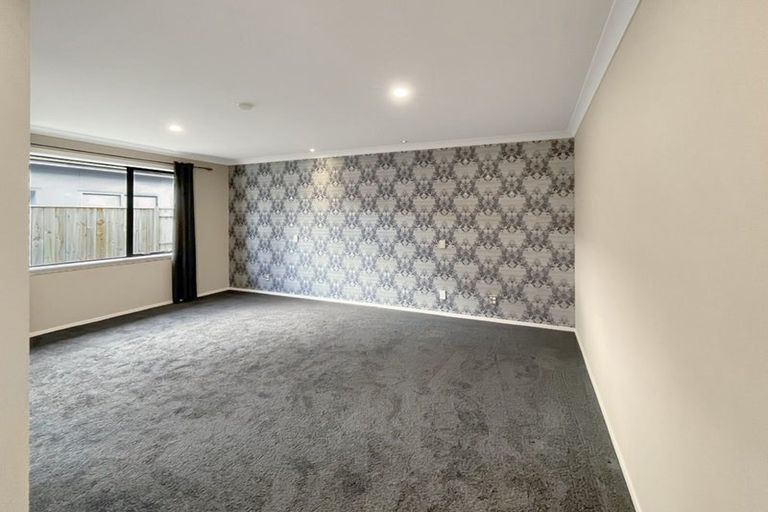 Photo of property in 14 Chestnut Close, Kelvin Grove, Palmerston North, 4414