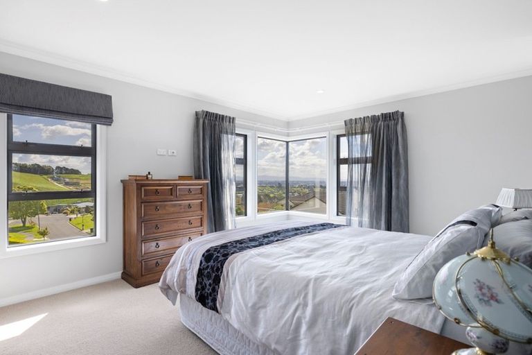 Photo of property in 1 Holcombrooke Lane, Welcome Bay, Tauranga, 3175