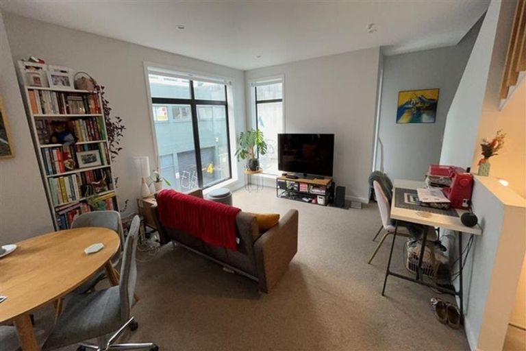 Photo of property in 2/5 Ebor Street, Te Aro, Wellington, 6011