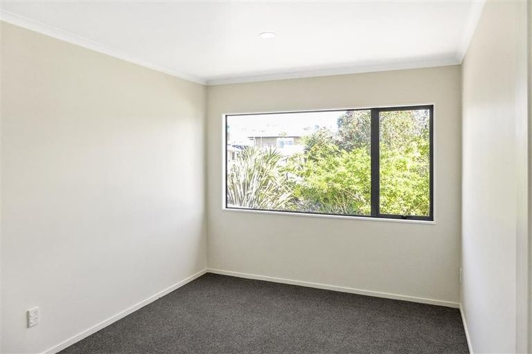 Photo of property in 86a Rosewarne Crescent, Glendene, Auckland, 0602