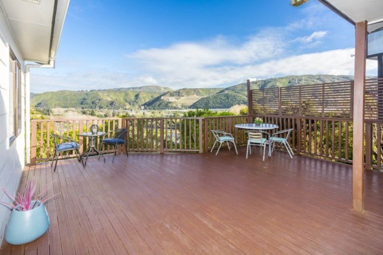 Photo of property in 30 Castle Crescent, Stokes Valley, Lower Hutt, 5019