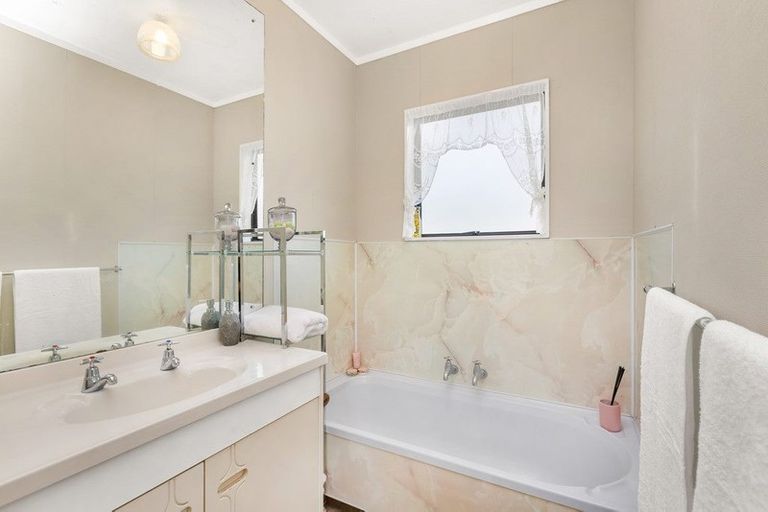 Photo of property in 8a Primrose Street, Raglan, 3225