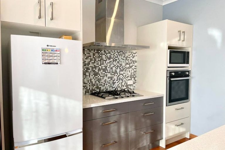 Photo of property in 18 Camellia Avenue, Bell Block, New Plymouth, 4312