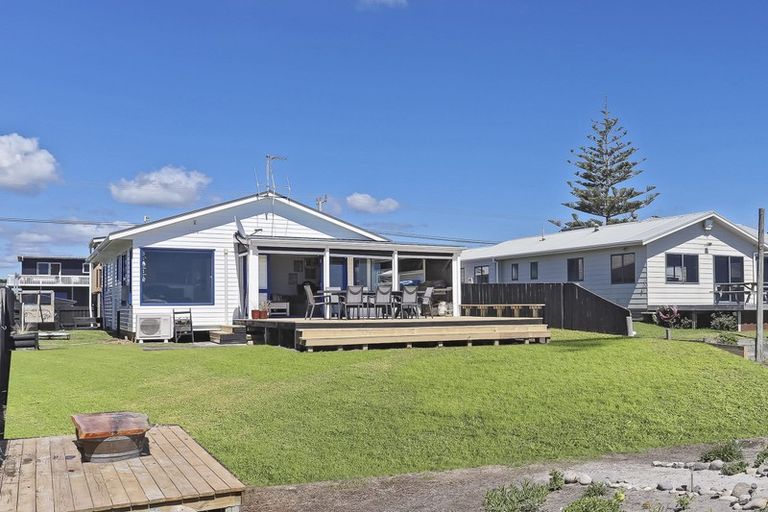 Photo of property in 393 Pukehina Parade, Pukehina, Te Puke, 3189